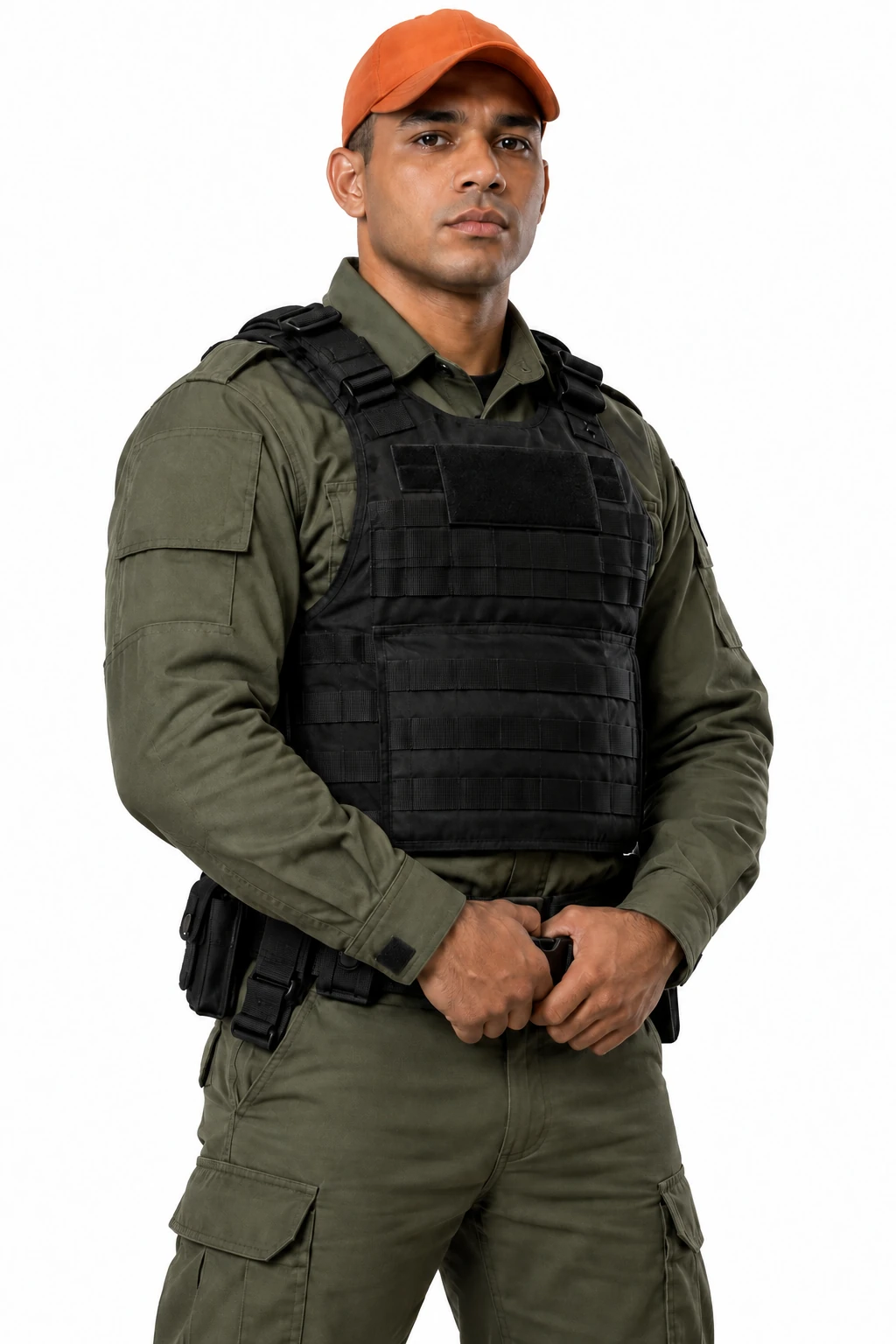 Recruta com farda verde e boné laranja